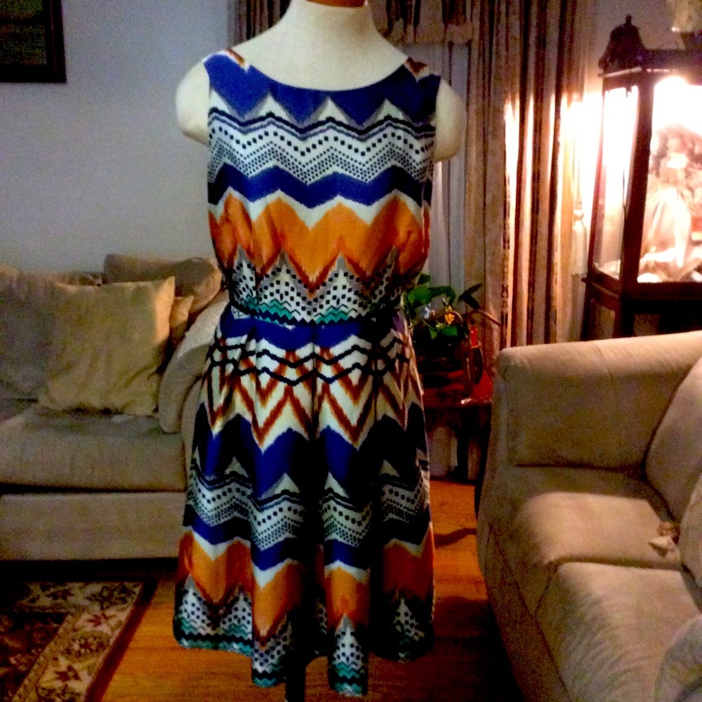 ISABEL & NINA. Size 8 Multi Color